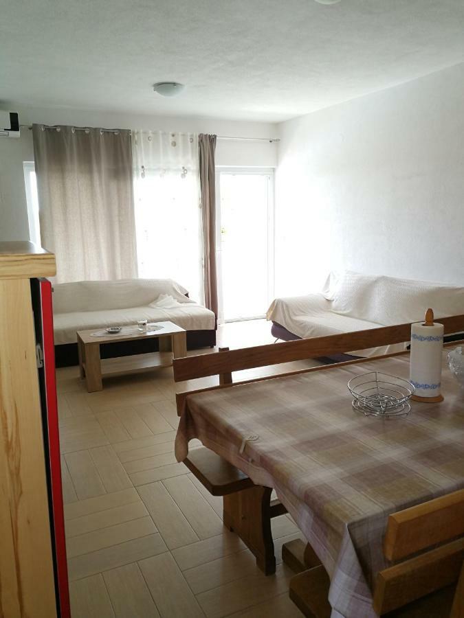 Apartments N&M Sukosan Bagian luar foto