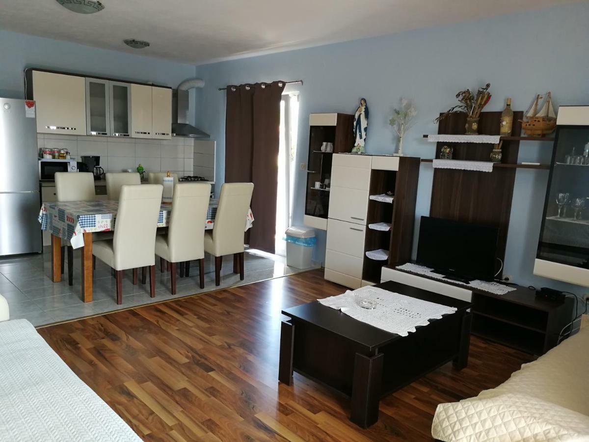 Apartments N&M Sukosan Bagian luar foto